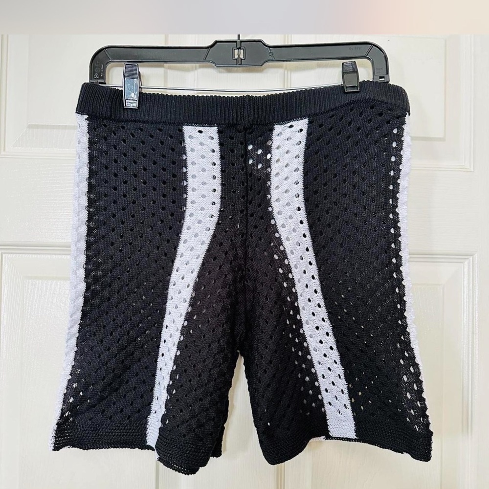 Stylish Black and White Knot Shorts & Shirt Set - Picture 4 of 6